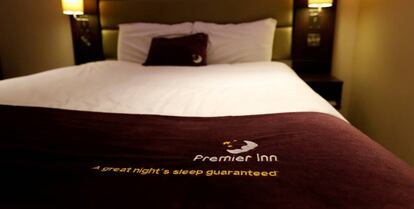 Habitación de un hotel Premier Inn, marca principal de Whitbread, en Liverpool