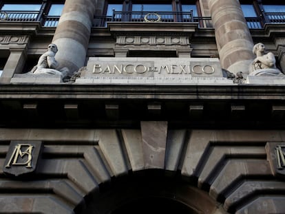 La fachada del Banco de México en el centro histórico de la capital.