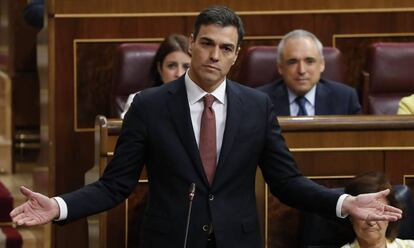 Pedro Sánchez, durante su primera sesión de control como presidente del Gobierno.