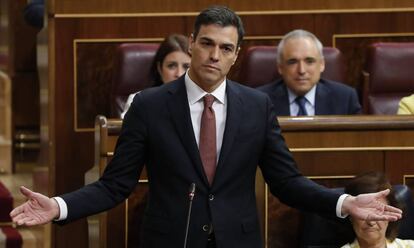 Pedro Sánchez, durante su primera sesión de control como presidente del Gobierno. 