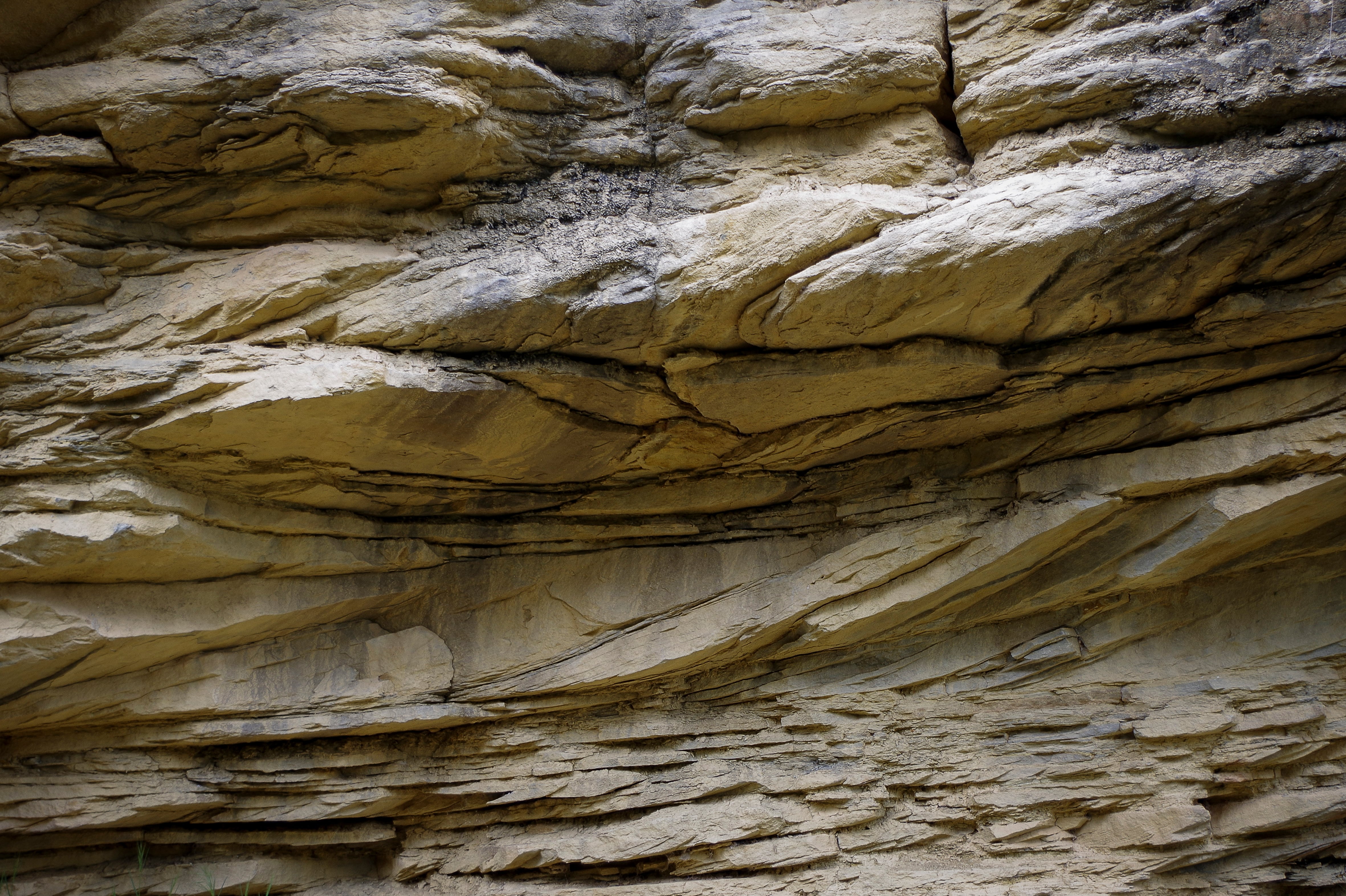 Detalle de una formación geológica en La Règola, Lleida.