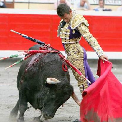 Manzanares, en un lance al segundo de su tanda en Vista Alegre.