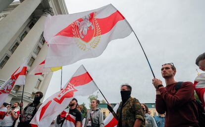 Un grupo de ciudadanos se concentra el pasado domingo en Kiev (Ucrania) en apoyo al periodista y activista bielorruso Roman Protasevich, detenido en Minsk (Bielorrusia).