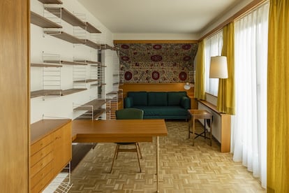 The sleeping and living area of Margarete Schütte-Lihotzky's apartment.