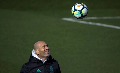 Zidane durante el entrenamiento del martes. 