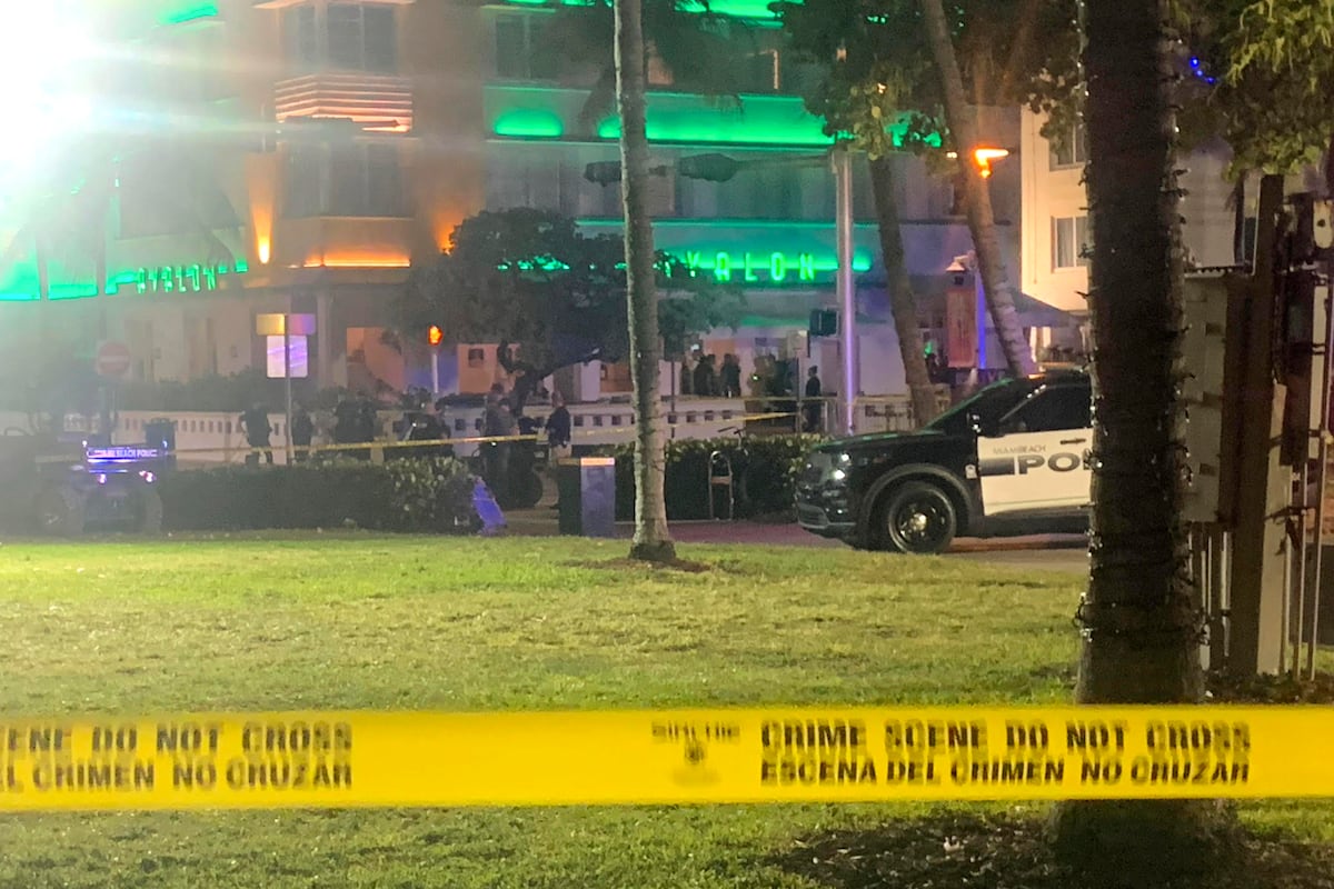 1 dead, 1 hurt in shooting during Miami Beach spring break | U.S. | EL ...