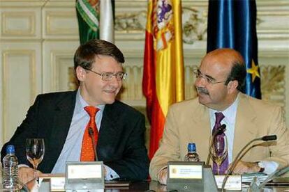 Jordi Sevilla y Gaspar Zarrías, ayer, en Madrid.