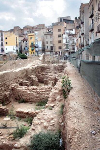 Barrio de El Rastre de Tortosa con las obras suspendidas.