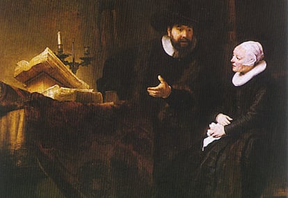 'RETRATOS PARLANTES'. 'El predicador menonita, Cornelis Claeszoon Anslo, conversando con su esposa Aaltje' (1641). Rembrandt pintó por encargo la imagen del predicador más famoso de entonces y lo situó como intermediario entre la Biblia, de la que emana la luz, y su mujer, que escucha.