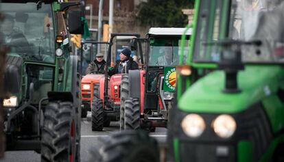 Tractors a Barcelona en defensa del sector agrari el passat gener.