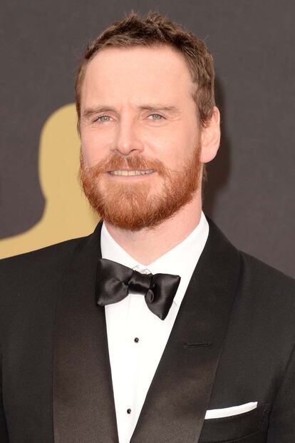 Michael Fassbender no consiguió el Oscar por 12 años de esclavitud, pero lució su impecable barba por la alfombra roja.