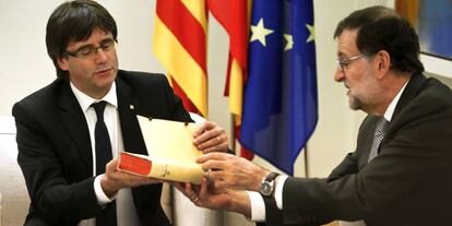 Rajoy y Puigdemont durante su reuni&oacute;n en La Moncloa. 