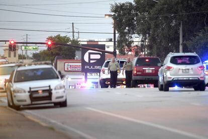 O autor dos disparos atacou a casa noturna Pulse, uma conhecida boate gay, onde manteve reféns durante cerca de três horas.