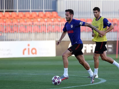 Saúl, en un entrenamiento reciente junto a Morata.