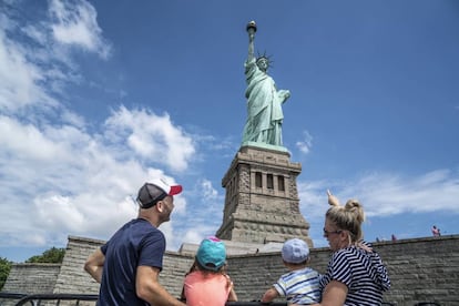 Para visitar la Estatua de la Libertad hay que coger un barco, un aliciente añadido para los niños.