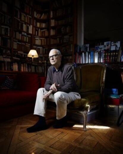 El escritor francés Patrick Modiano, en su apartamento parisiense.