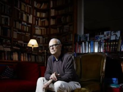 El escritor francés Patrick Modiano, en su apartamento parisiense.