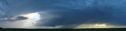 Las supercelulas son un tipo de tormenta en rotación, poco común, pero que da lugar a vientos fuertes, grandes granizos e incluso tornados.  By Matthieu PRON