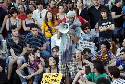 El Movimiento 15-M alcanza sus acuerdos por consenso a través de un órgano horizontal y en el que todo el mundo puede tomar la palabra: la asamblea. El pasado sábado esa estructura se trasladó a los 41 barrios y 80 municipios encargados de tomar el relevo de Sol.