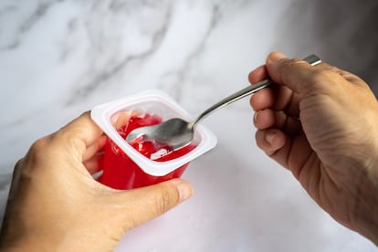 El colorante Rojo 3 puede estar presente en productos como caramelos, gelatinas, cereales o jarabes.