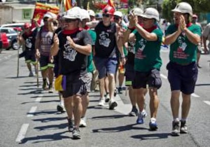 La Marcha Negra procedente de Aragón a su llegada este mediodía a la localidad de Alcobendas, donde hoy pernoctarán los mineros.