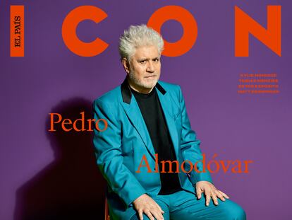 La portada del número de ICON de noviembre con Pedro Almodóvar fotografiado por Nico Bustos.
