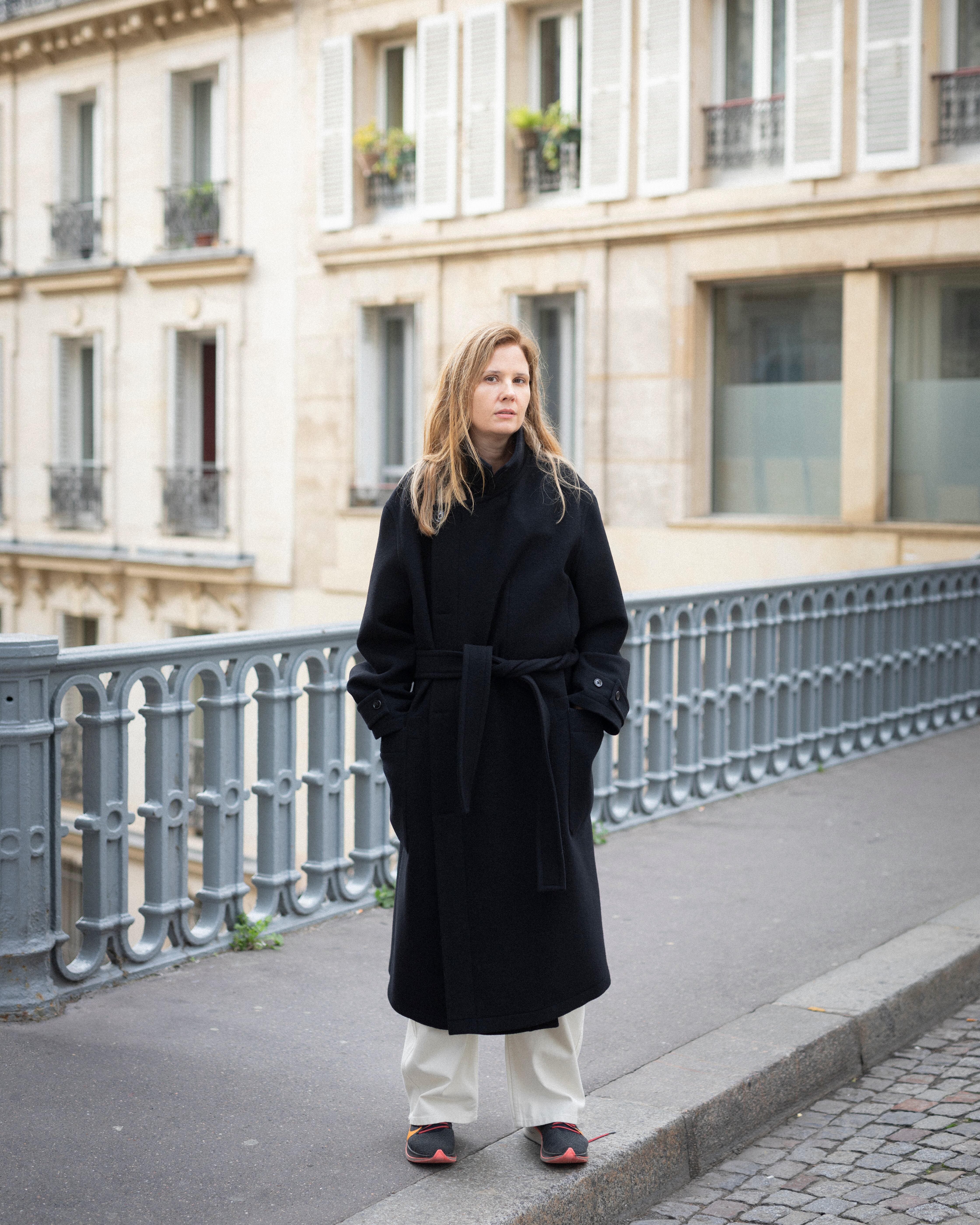 Justine Triet, fotografiada cerca de su casa, en el distrito 10 de París, el pasado 8 de noviembre.