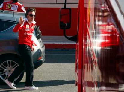 Fernando Alonso, a su llegada al circuito valenciano.