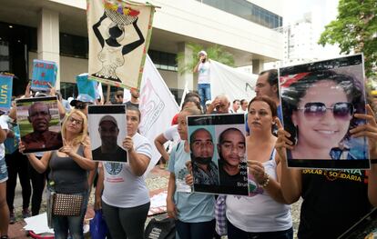 Manifestantes protestam a caminho de Brumadinho contra a Vale, em Belo Horizonte.