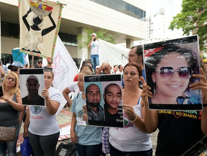 Manifestantes protestam a caminho de Brumadinho contra a Vale, em Belo Horizonte.