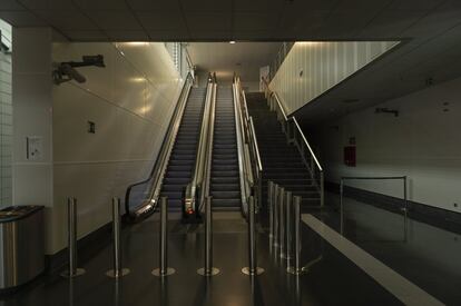 La moderna estación burgalesa, asegura Rafael Medina, podría recibir sin problema esos ferrocarriles cargados de mercancías del puerto de Valencia o de Madrid como centro neurálgico. Si el ministerio arregla ese pequeño derrumbe en un túnel del Sistema Central y rehabilita algunas partes del recorrido, en buen estado pero pendientes de una revisión, pronto podrían recuperar esta fuente de movimiento económico.