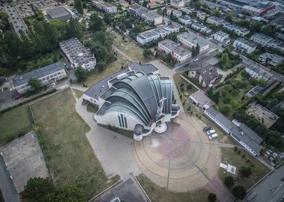 <strong>Matemática orgánica</strong>. Iglesia de Nuestra Señora Reina de Polonia, en Toruń. Fue construida sin grúas valiéndose exclusivamente de andamios de madera en un proceso que duró casi dos décadas. |