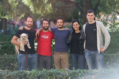 Germ&agrave; Gil, Fernando Mart&iacute;n, Pablo Catal&agrave;, Sandra M&iacute;nguez y Ferran Mart&iacute;nez, de Podemos, ayer, en Valencia.