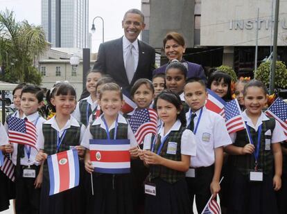 Los presidentes Obama y Chinchilla posan el viernes en San José.