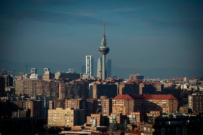 Edificios de Madrid con el 'pirulí' de fondo