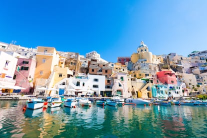 Procida y el puerto de La Corricella.