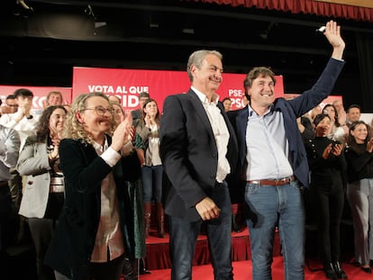 Eneko Andueza y José Luis Rodríguez Zapatero, este miércoles durante un acto de los socialistas vascos en Barakaldo.