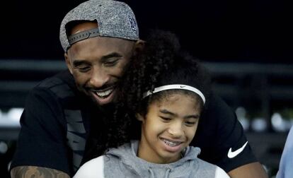Kobe Bryant y su hija Gianna, en una imagen de julio de 2018.