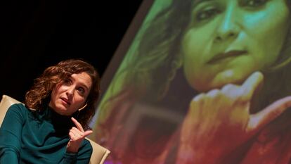 La presidenta de la Comunidad de Madrid, Isabel Díaz Ayuso, durante un coloquio en Sevilla el 19 de noviembre.