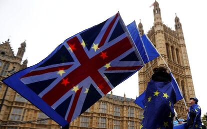 Manifestantes &#039;antibrexit&#039;, ante el Parlamento brit&aacute;nico.