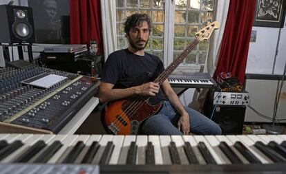 Damian Schwartz, en el estudio de su casa de Madrid.