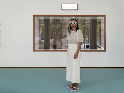 La artista brasileña Cinthia Marcelle, en el interior de su exposición en el Macba, en Barcelona, a mediados de julio.