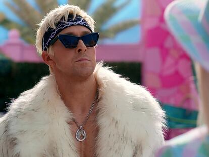 Ryan Gosling como Ken en un fotograma de la película 'Barbie'.