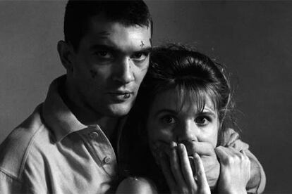 Antonio Banderas y Victoria Abril en una imagen de <i>¡Átame!,</i> de Pedro Almodóvar.