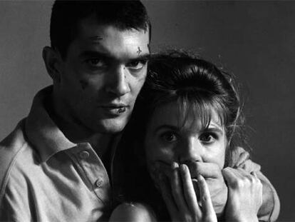 Antonio Banderas y Victoria Abril en una imagen de <i>¡Átame!,</i> de Pedro Almodóvar.