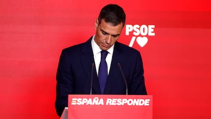 Pedro Sánchez, durante su comparecencia en la sede del PSOE en la calle Ferraz tras la dimisión de Santos Cerdán.