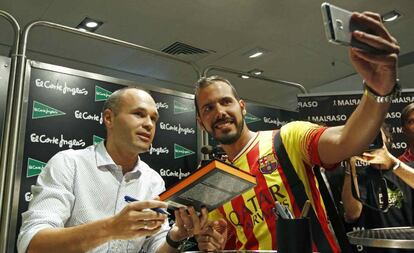 Iniesta, durante la presentación de su libro.