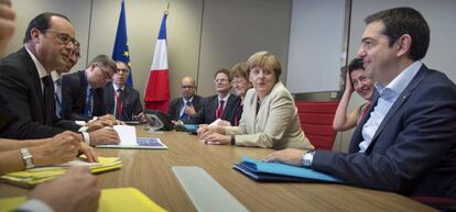 Alexis Tsipras, Angela Merkel y  Francois Hollande en la reuni&oacute;n mantenida este viernes.