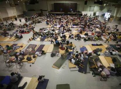 Sección para mujeres de un refugio para los evacuados por el huracán Dolly en Matamoros, México.