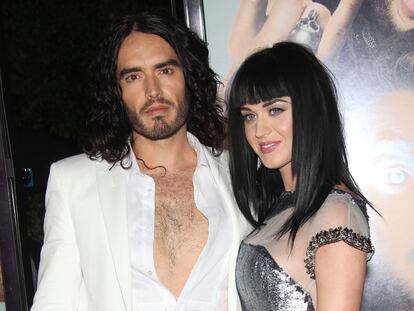Su trabajo es hacer reír, pero Russell Brand lo lleva más allá del ámbito laboral. No deja de bromear en torno a su próxima boda con Katy Perry, de la que incluso ha llegado a decir que será una ceremonia nudista, pero esta vez ha hecho una advertencia en serio y, de paso, seguramente les ha quitado un peso de encima a muchos de sus invitados. "No queremos regalos", ha dicho. "Katy y yo tenemos buenos trabajos, así que no queremos regalos. Eso sería un inmenso abuso".